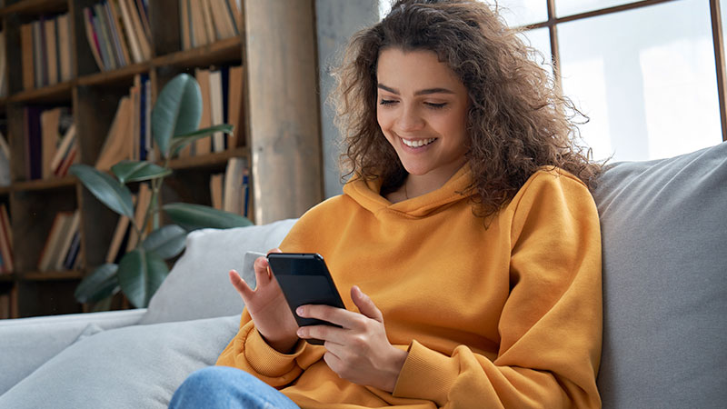 woman-phone_Regular_800x450